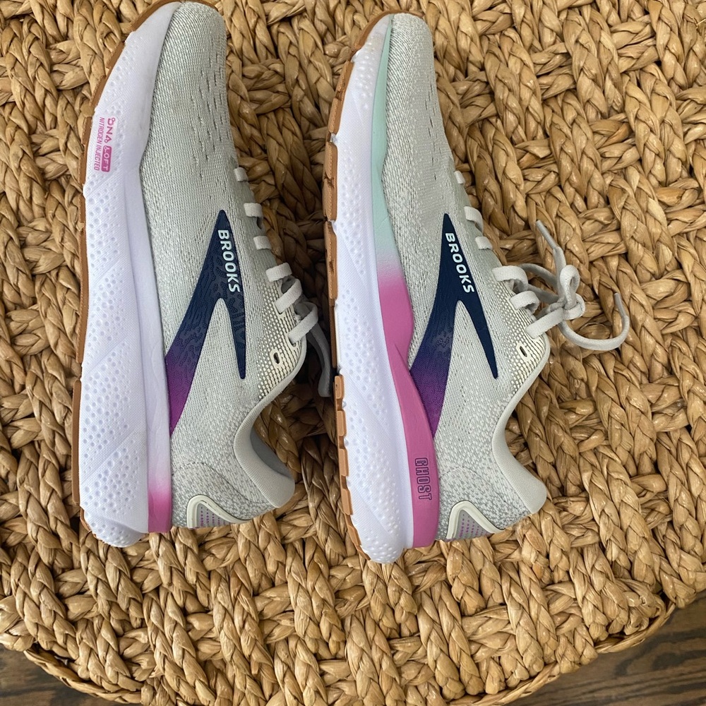 Brooks Gray Running Shoes with Pink and Blue Highlights Size 6 1/2